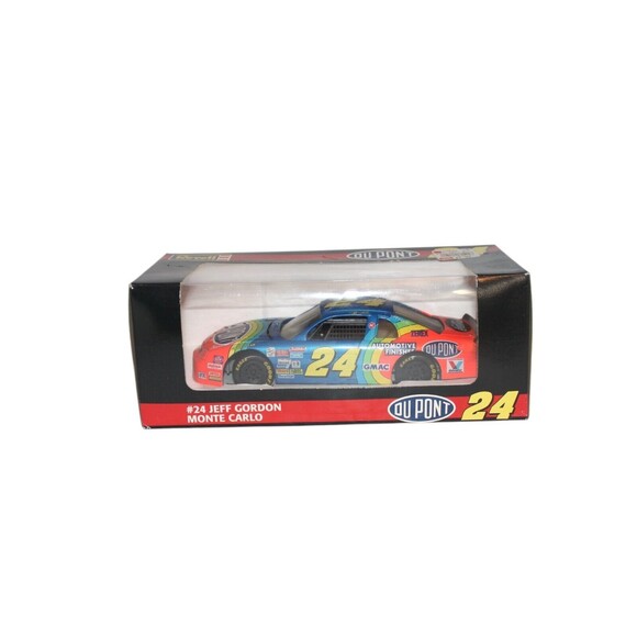 Jeff Gordon #24 NASCAR Chevrolet Monte Carlo Dupont 1:24 Scale Revell 1995 - Picture 2 of 4